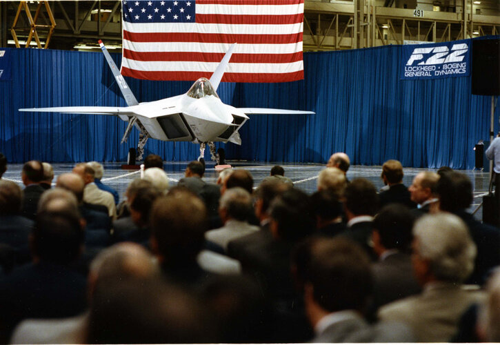 YF-22_at_the_roll-out_ceremony.jpg