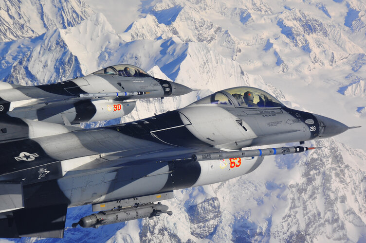 USAF_F-16_fighters_during_the_Red_Flag-Alaska.jpg