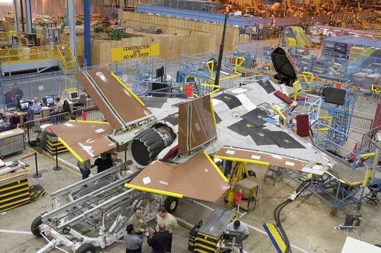 Single-F-35-on-Lockheed-production-line.jpg