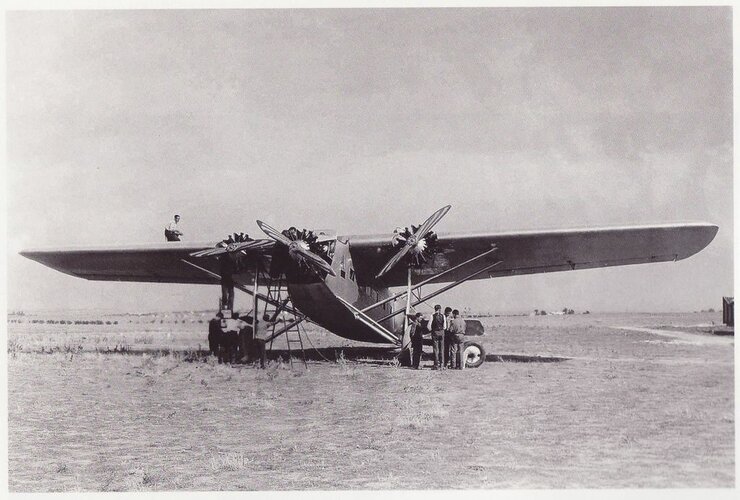 Loring Trimotor 001.jpg