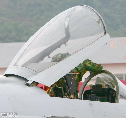 J-10A cockpit clear.jpg