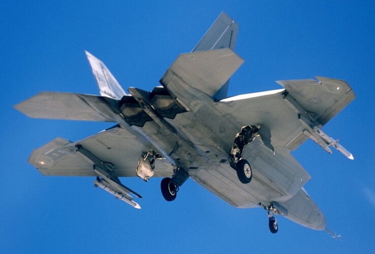 rap1-F-22-with-external-weapons-pylons.jpg