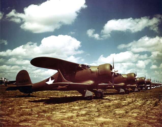 Beechcraft_UC-43_Travelers,_in_early_1943_(060519-F-1234P-006).jpg