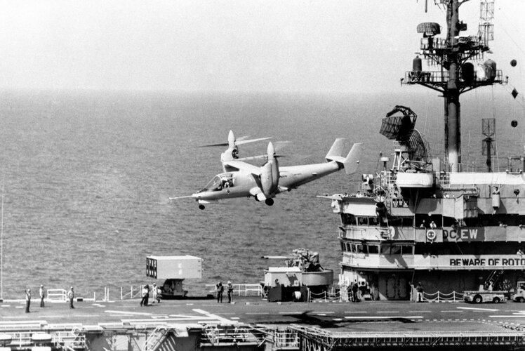 Bell_XV-15_takes_off_from_USS_Tripoli_(LPH-10)_in_1983.jpeg