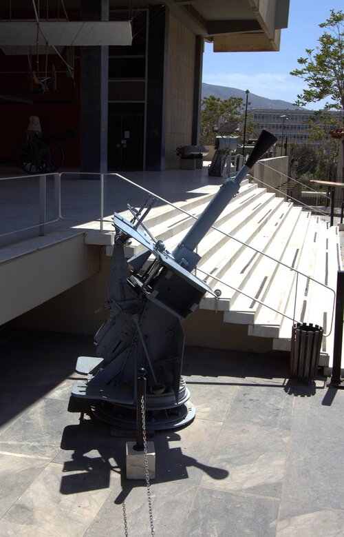 Anti_aircraft_gun_40MM_mk8_obr.jpg