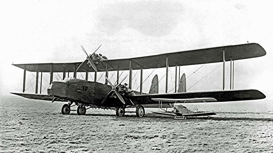 GB DH-72 heavy bomber 1931 1 built front.jpg
