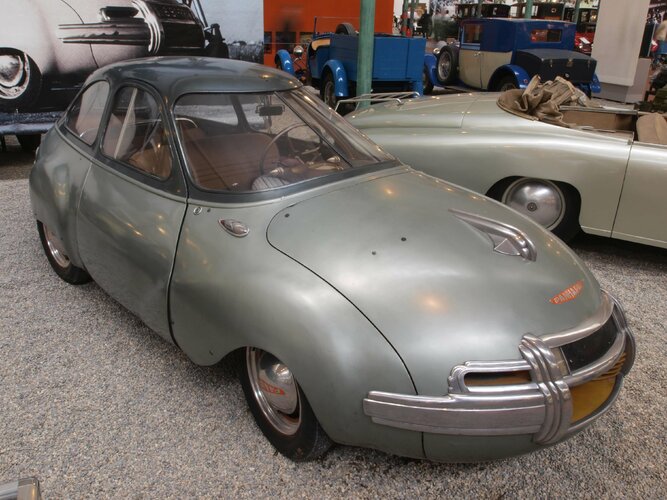 Panhard Dynavia 1948 Panhard-Levassor.jpg