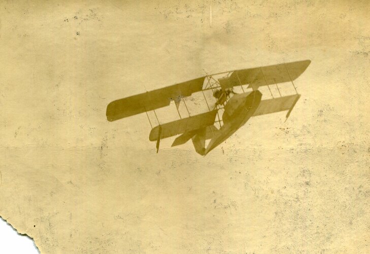 Folly in flight 1913.jpg