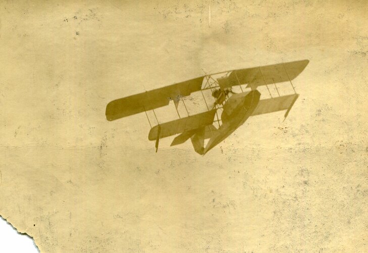Folly in flight 1913.jpg