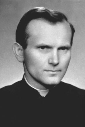 Karol_Wojtyla_image_(cropped).jpg