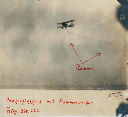 Bunge Flugzeug Flammenwerfer.jpg