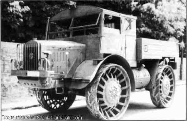 DE Latil OstRadschlepper dérivé du FTARH 1942-1943 -avant.jpg