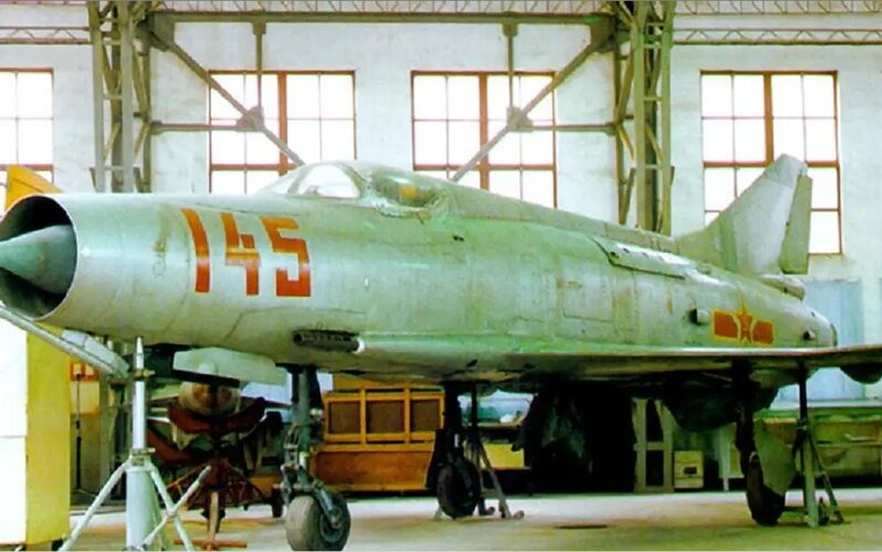 Nanchang J-12 with later nose arrangement.jpg