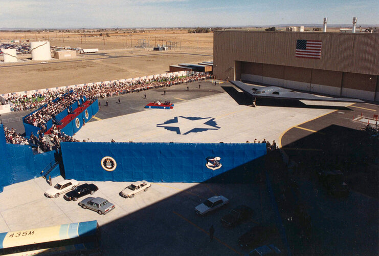 B-2_Sprirt_Rollout_-_22_November_1988.jpg