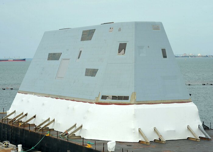 Zumwalt_Deckplate_Transit (2).jpg