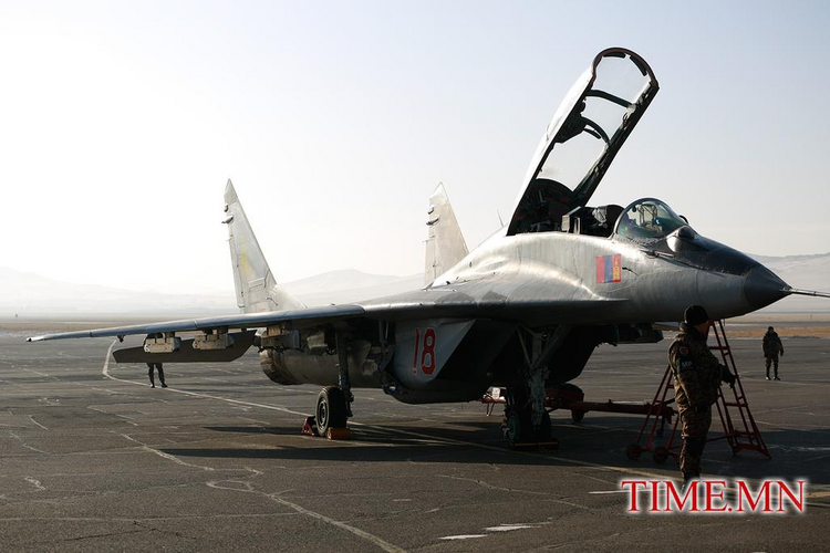 Mongolian MiG-29UB (18 red) at Nalayh AB (15 November 2019).png