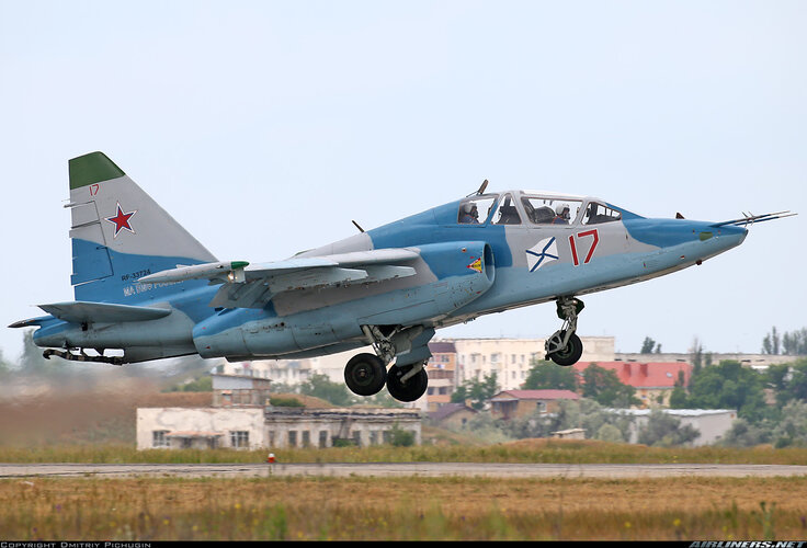 Russian Navy Su-25UTG (17 red; RF-33724) in his country (2 June 2016).jpg