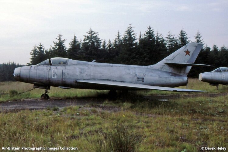 UK Ministry of Defence Mystère IVA (10 white, 184) at RAF Spadeadam (20 July 1989) (2).jpg