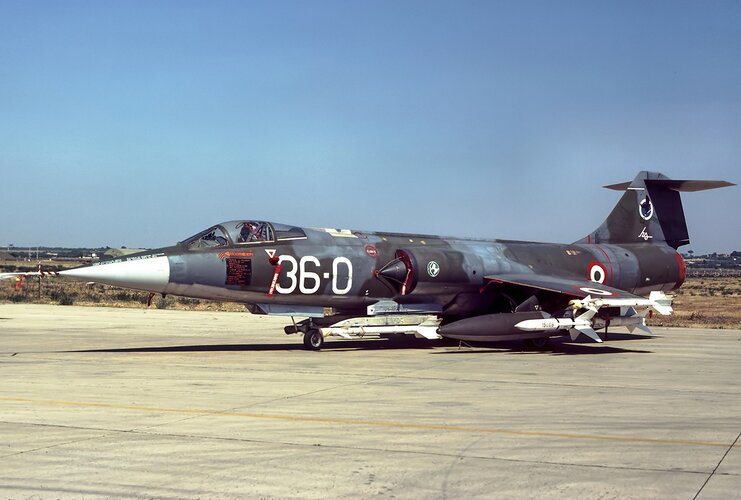 Italian F-104S ASA-M (1074) at Gioia del Colle AFB (30 June 1981).jpg
