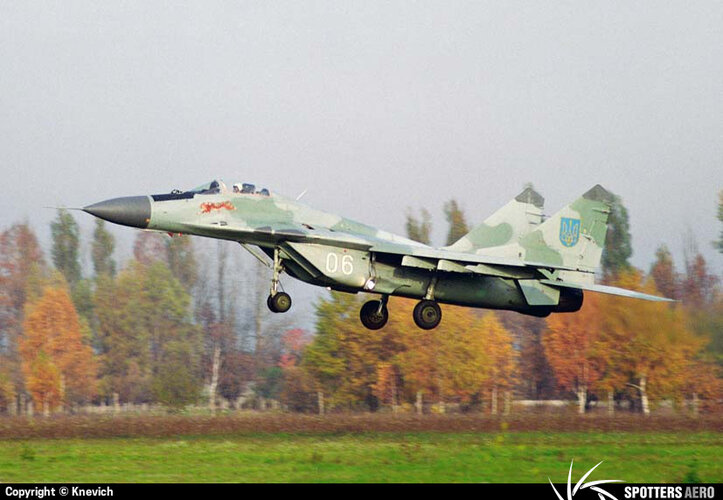 Ukrainian MiG-29 (9-12 early) (06 white, 05534) at Vasilkov (14 October 1993).jpeg