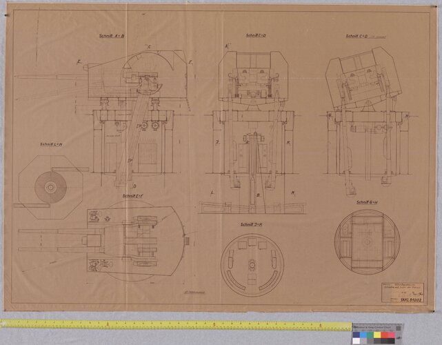 12.7cm Doppelflak L54 Schachte Seitl. hinter den Rohren.jpeg