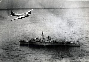 300px-Brazilian_Boeing_B-17_flies_over_the_French_destroyer_Tartu_(D636)_during_the_1963_Lobst...jpg