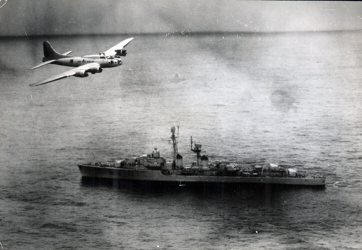 Brazilian B-17 over French Tartu (D636) off Brazil during Lobster War (1963).jpg