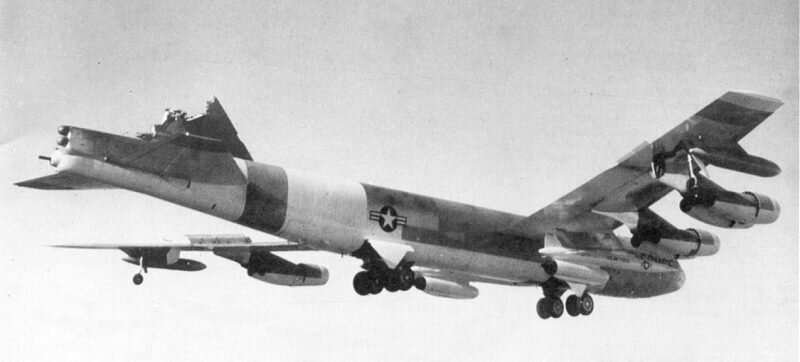 B-52 broken tail1.jpg