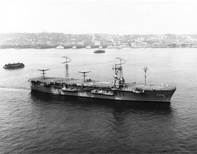 USS_Annapolis_(AGMR-1)_leaving_New_York_Naval_Shipyard_after_conversion_(NH_106715).jpg