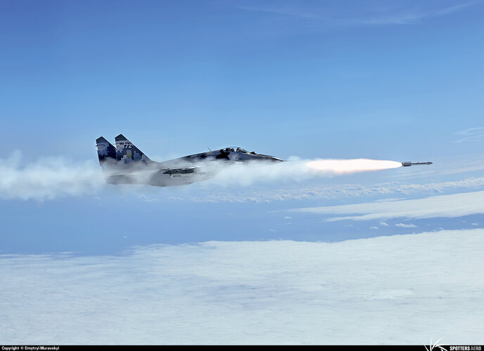 Ukrainian MiG-29 (9-13) (72 white) firing R-73 over his land (10 Novembre 2017).jpeg