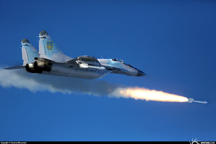Ukrainian MiG-29 (9-13) (07 blue, 2960728502) firing R-73 over his land (25 Septembre 2012).jpeg