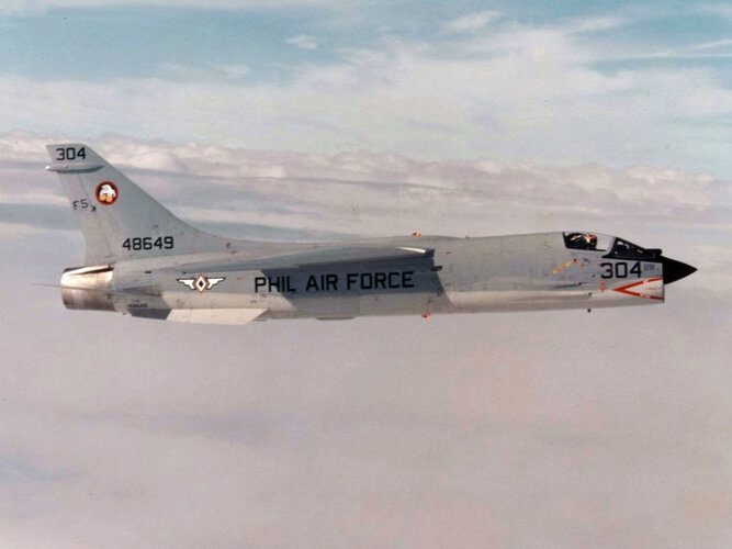 Phil F-8H (148649, ex-USN F-8H ) inflight (c1978).jpeg