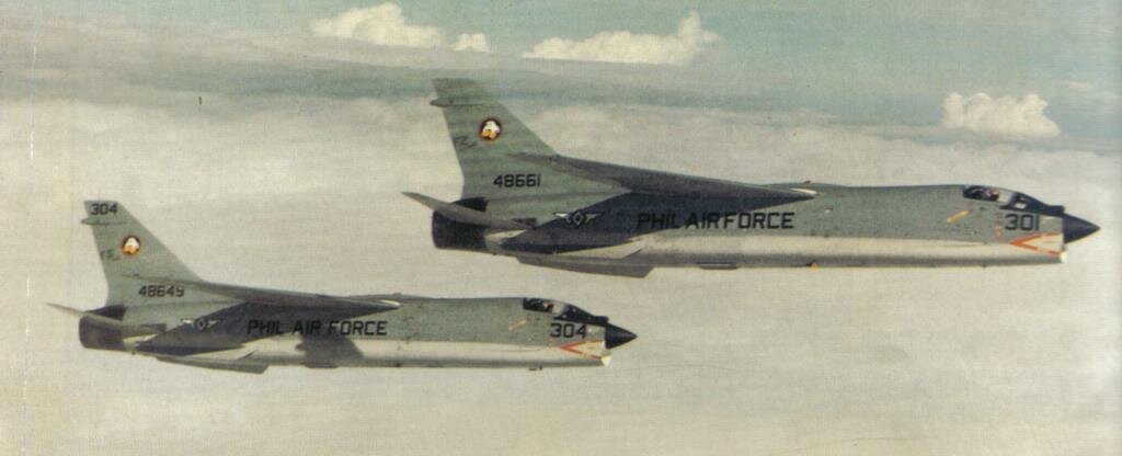 Phil F-8P (148661 & 148649) inflight.jpg