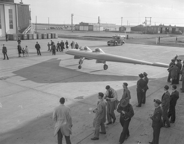 NRC Tailless Glider - Provincial Archives of Alberta KS.50-1 - Namao 1946.jpg