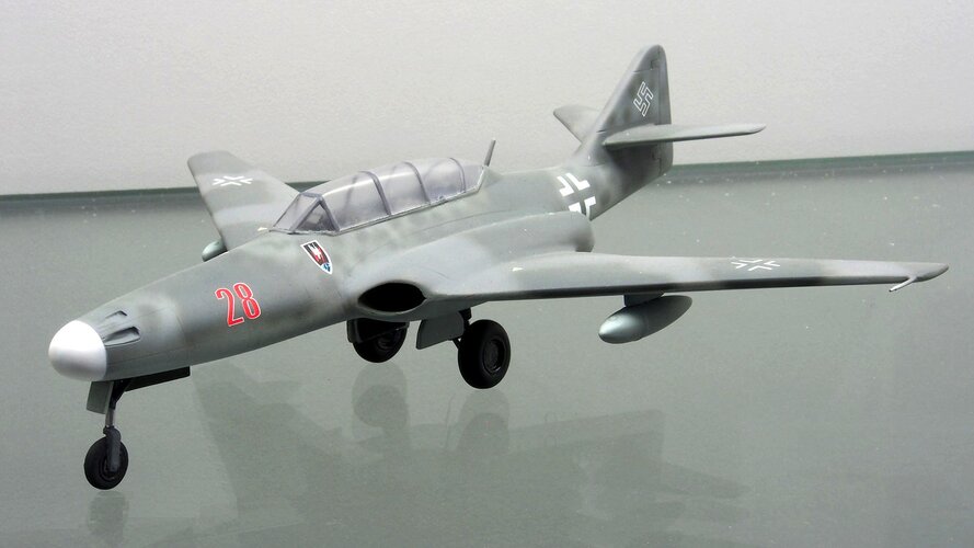 Messerschmitt_Me_262_HG_III_pic1.jpg