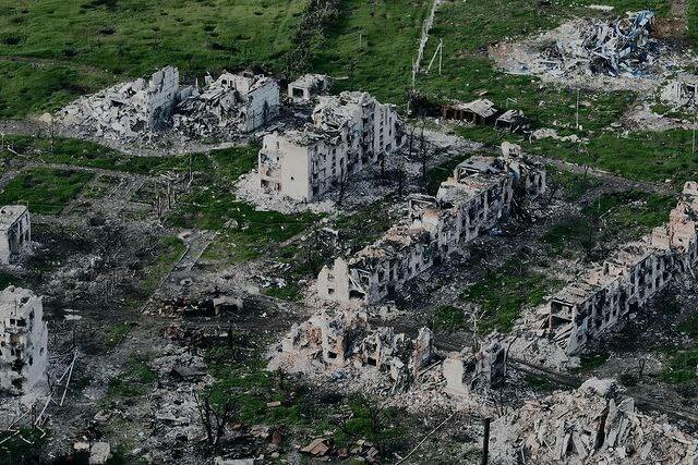 Ukraine Marinka city destroyed -1.jpg