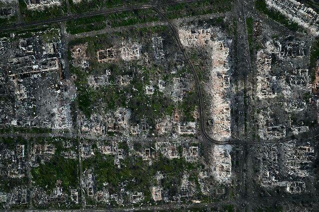 Ukraine Marinka city destroyed -3.jpg