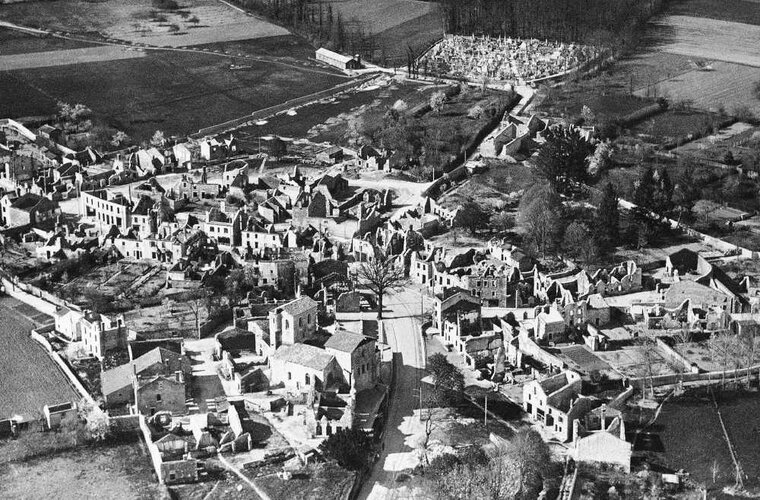 Oradour-sur-Glâne destroyed 1944.jpg
