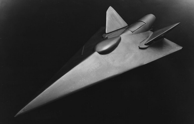 Fig.-5.-Waverider-as-VESSEL-carrier-model-and-photo-by-Gordon-J.-Dick-1989.jpg