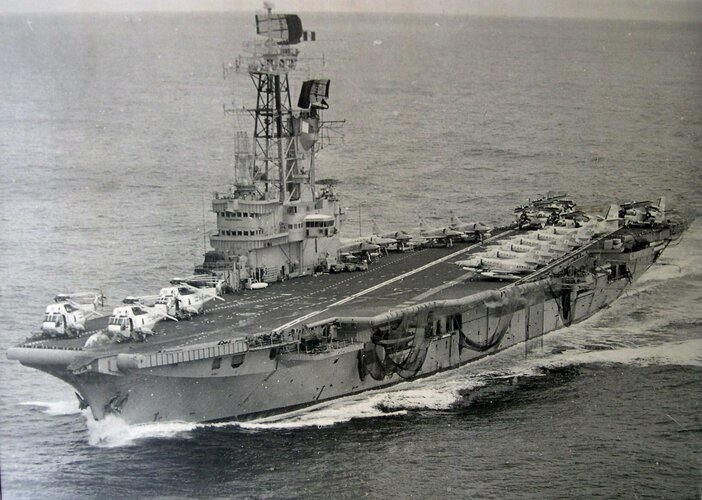 ARA Veinticinco de Mayo at sea.jpg