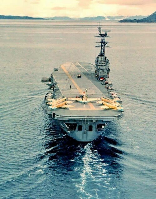 ARA Independencia (V-1) with SNJ-5C.jpg