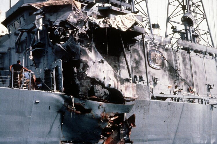 2560px-USS_Stark_-_external_damage_by_exocet.jpg