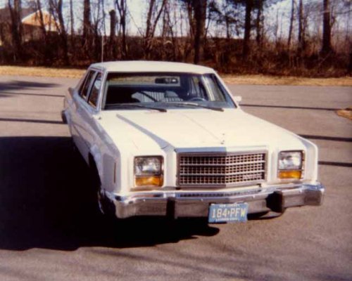 1981 Ford Granada.jpg
