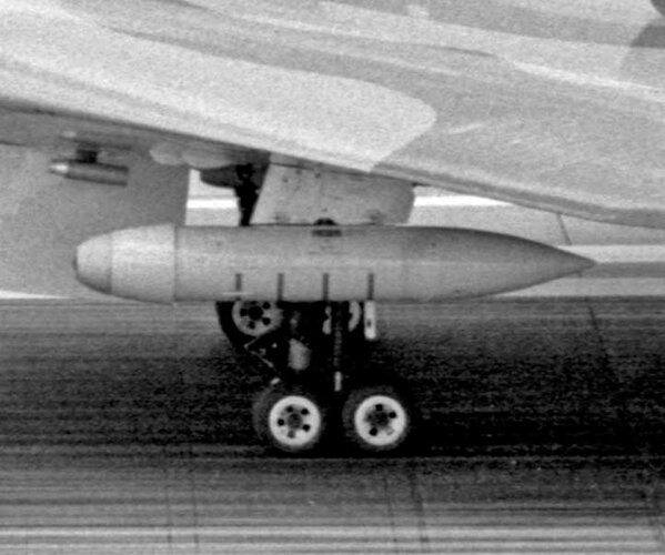 XH558-Vulcan-B2-27SQ-Pod-01JUL81-George-Cockle-1.jpg