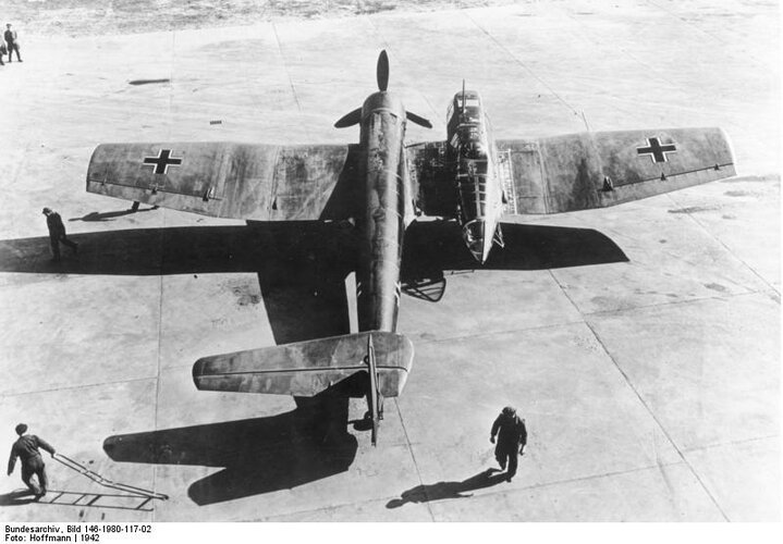 Bundesarchiv_Bild_146-1980-117-02%2C_Aufkl%C3%A4rungsflugzeug_Blohm_-_Vo%C3%9F_BV_141.jpg