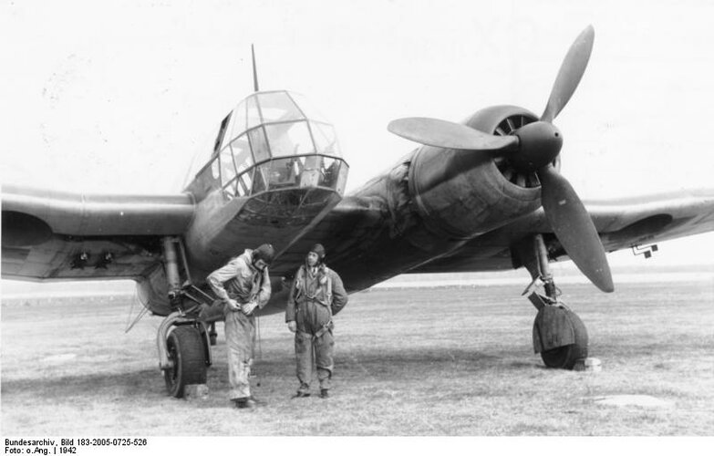 Bundesarchiv_Bild_183-2005-0725-526%2C_Aufkl%C3%A4rungsflugzeug_Blohm_-_Vo%C3%9F_BV_141.jpg