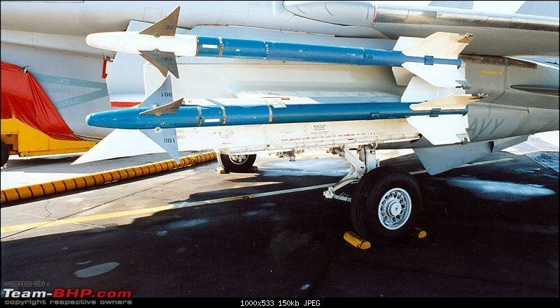 F-14 Tomcat with dual AIM-9 Sidewinder launcher.jpg