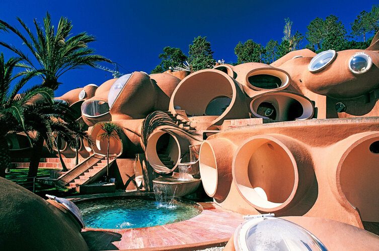 Palais Bulles by Antti Lovag (Cannes, France).jpg