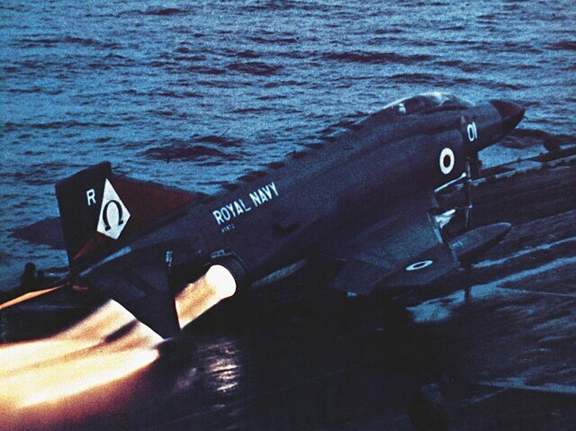 Phantom_FG1_of_892_NAS_is_launched_from_USS_Independence_(CV-62),_November_1975.jpg