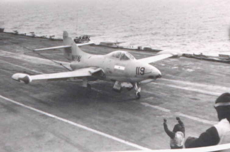 Argentine Navy F9F-2B (3-A-119) landing on ARA Independencia (27 July 1963).jpg